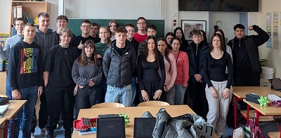 Der 3. Platz und 300 Euro geht an die Klasse 9a der Kooperativen Gesamtschule Am Schwemmbach in Erfurt.
